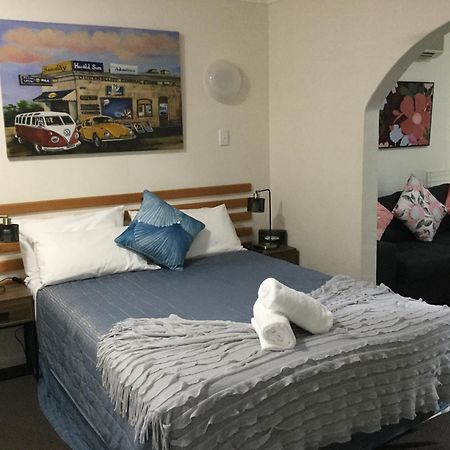 Oceanside Hawks Nest Hotel Екстериор снимка