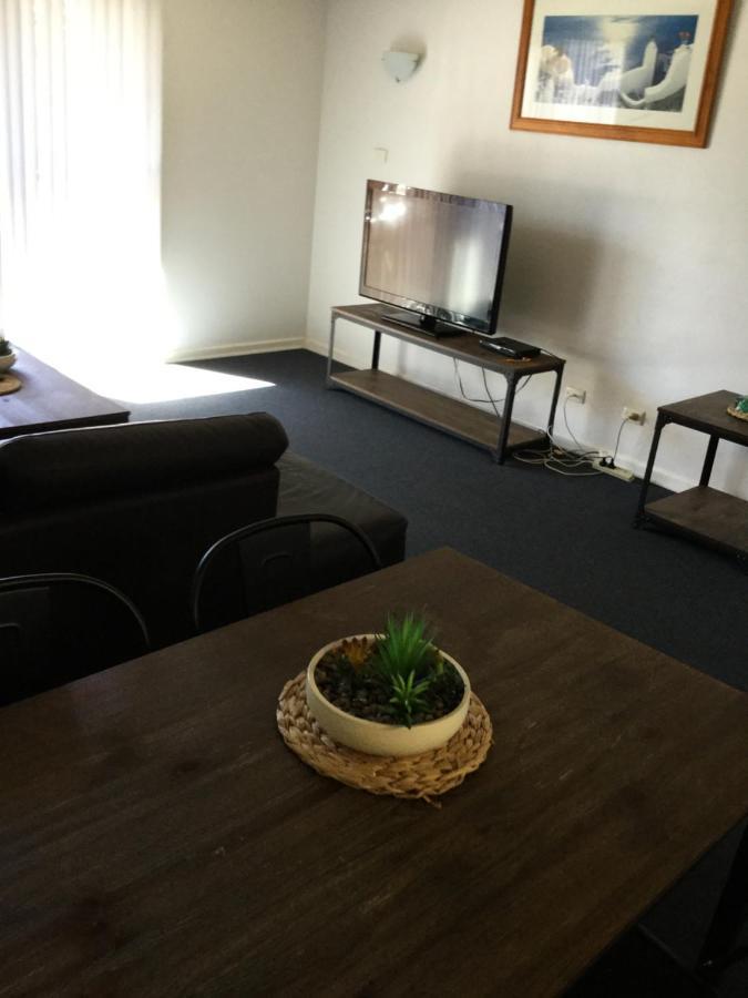 Oceanside Hawks Nest Hotel Екстериор снимка
