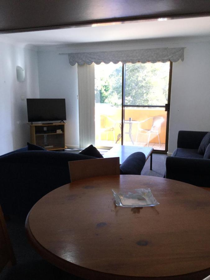 Oceanside Hawks Nest Hotel Екстериор снимка
