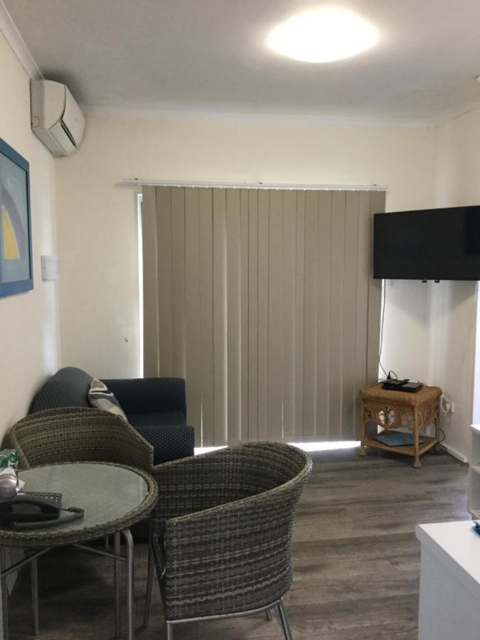Oceanside Hawks Nest Hotel Екстериор снимка