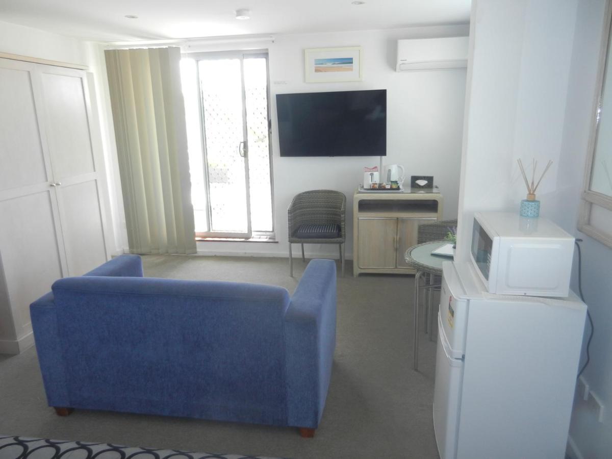 Oceanside Hawks Nest Hotel Екстериор снимка