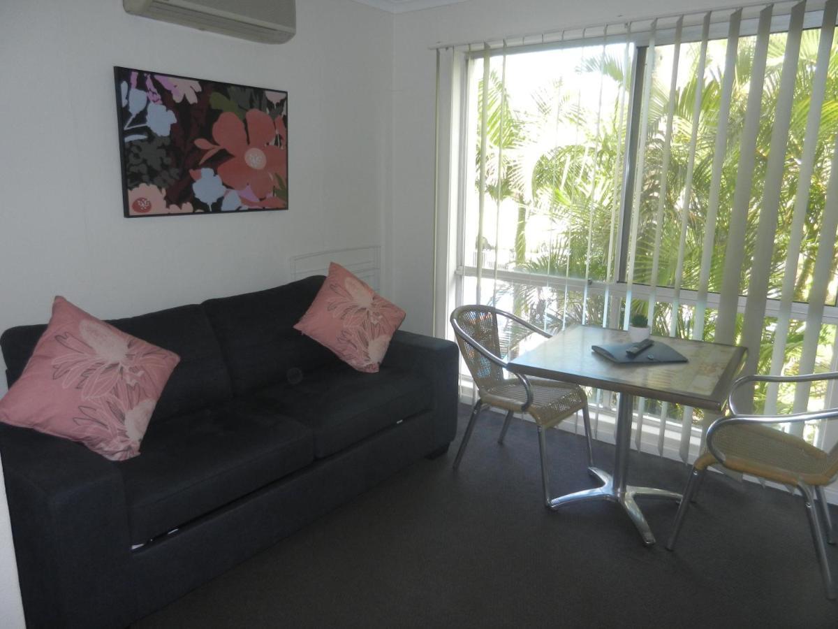 Oceanside Hawks Nest Hotel Екстериор снимка