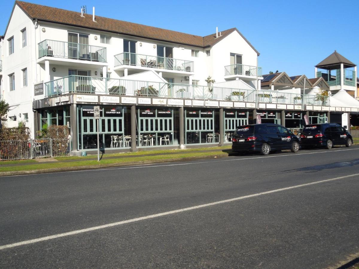 Oceanside Hawks Nest Hotel Екстериор снимка