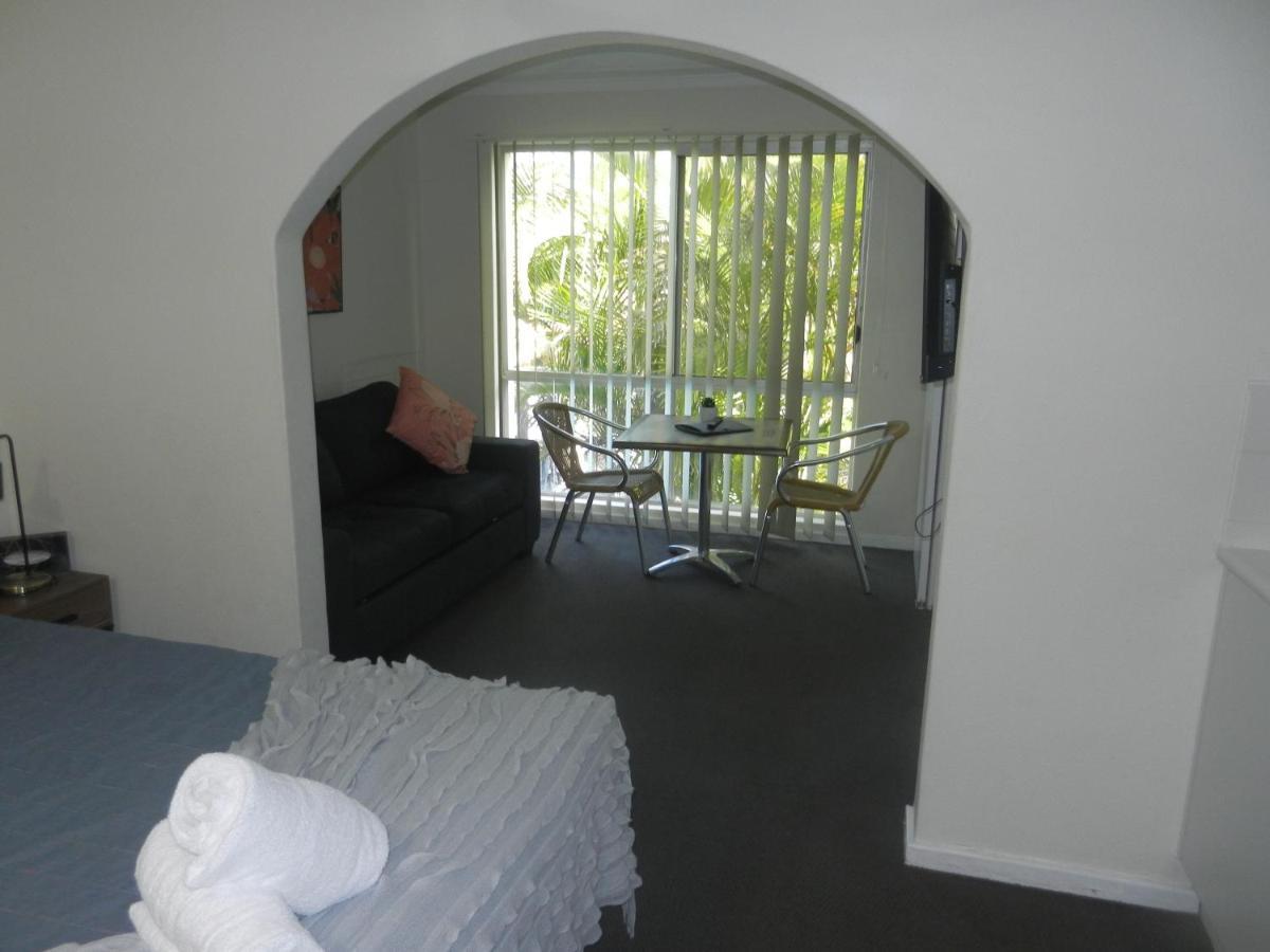 Oceanside Hawks Nest Hotel Екстериор снимка