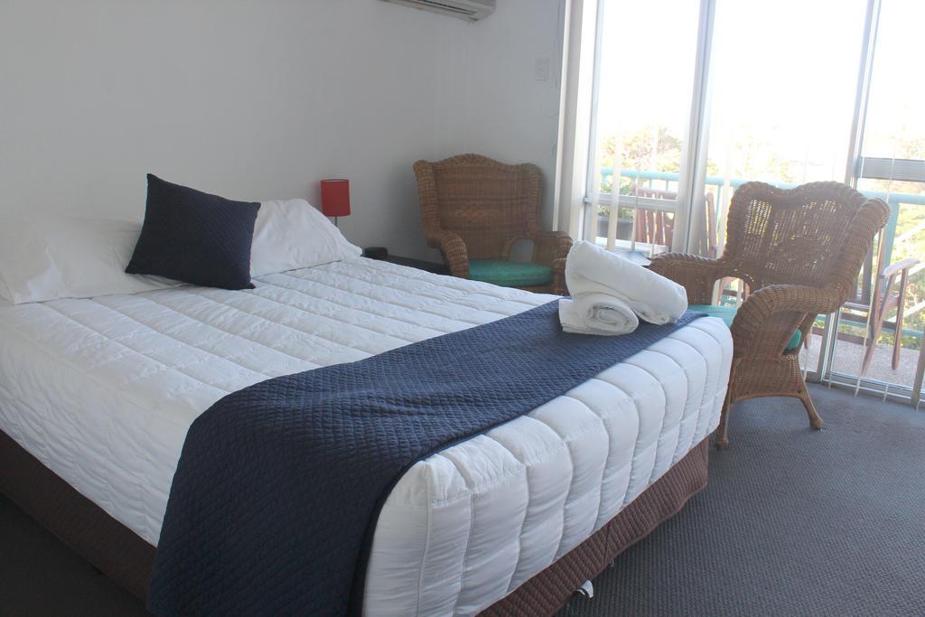 Oceanside Hawks Nest Hotel Стая снимка