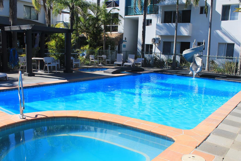 Oceanside Hawks Nest Hotel Екстериор снимка