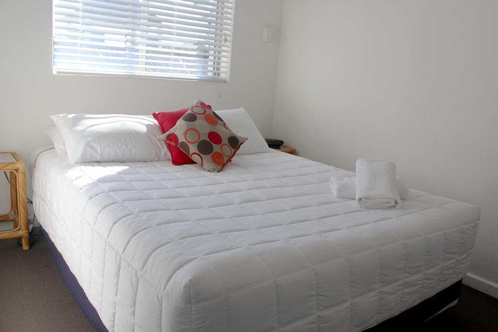 Oceanside Hawks Nest Hotel Стая снимка